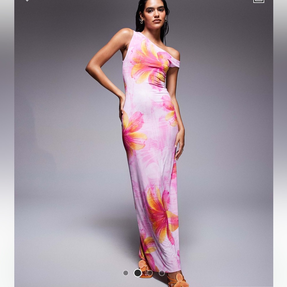 NWOT Double sculpted slinky off shoulder dress